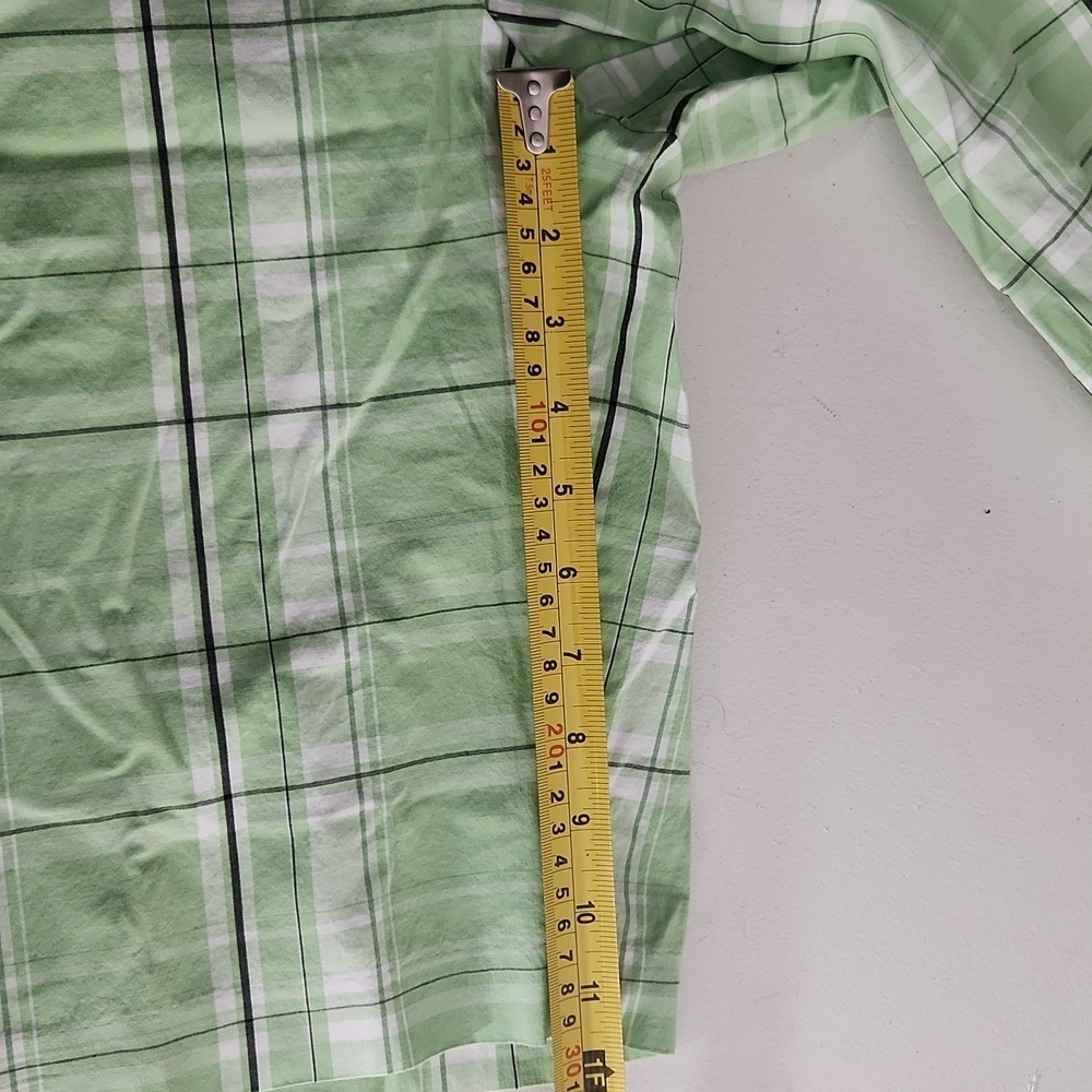 IZOD Shorts Womens Size1 10 XFG Stretch Plaid Green Plaid - Picture 8 of 8